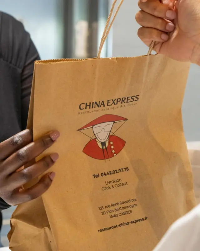 L’ensemble de notre carte est également disponible à emporter 🍚🍤
Vous pouvez aussi commander directement sur notre site et récupérer votre commande en click&collect. Simple, efficace et gourmand ! 
Très pratique les soirs de match 😉